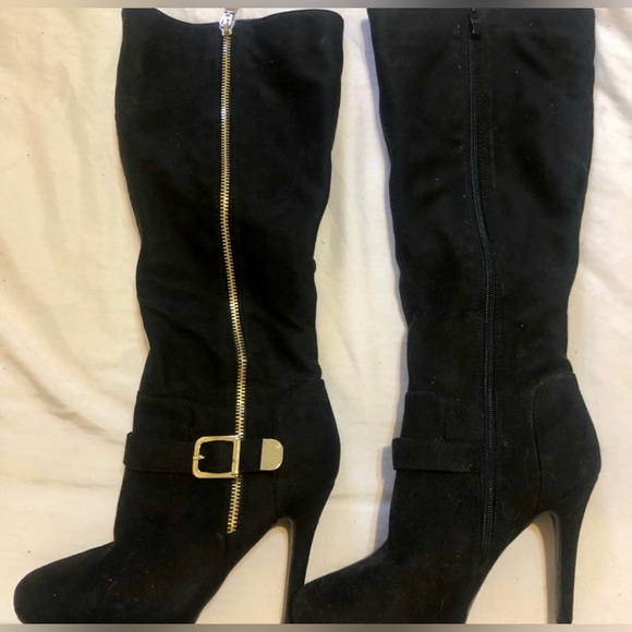 High Heels Women’s Suede Boots with Gold Accents - Picture 6 of 7